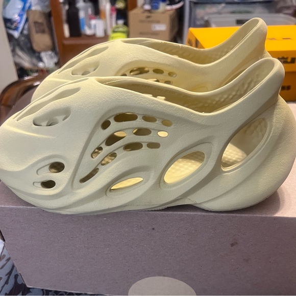 GS 6- Yeezy Foam Runners - Sand